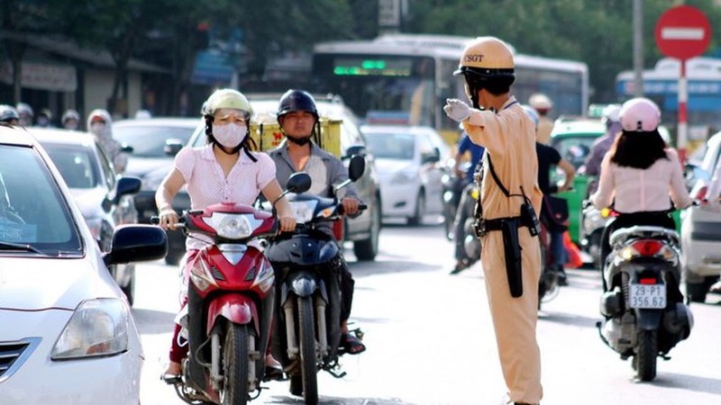 Công an Hà Nội phát thông báo khẩn tới tất cả người tham gia giao thông - Ảnh 1.