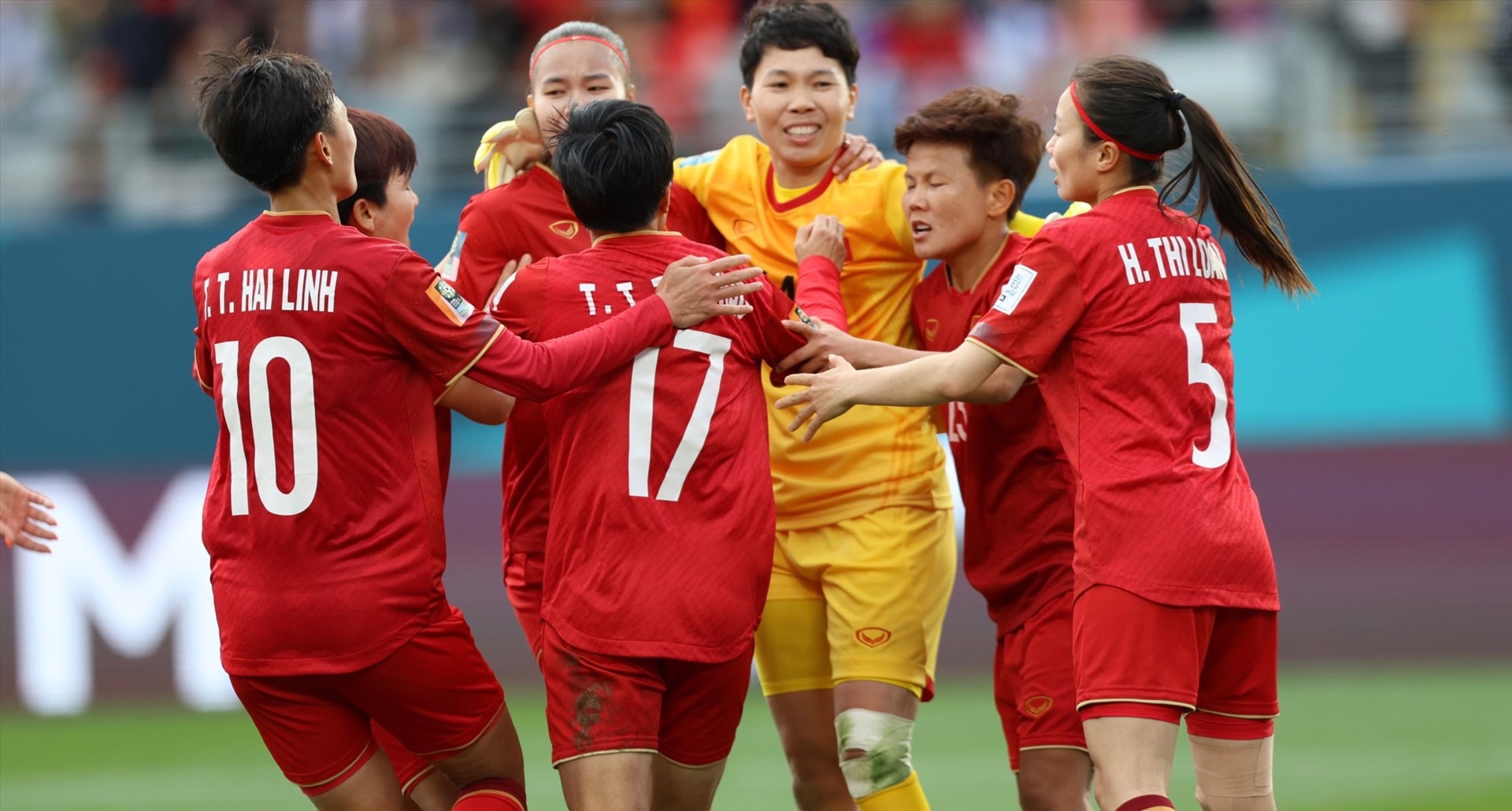 [DIỄN BIẾN] ĐT Việt Nam 4-0 Campuchia: Tuyển Việt Nam liên tiếp tạo siêu phẩm, Campuchia 