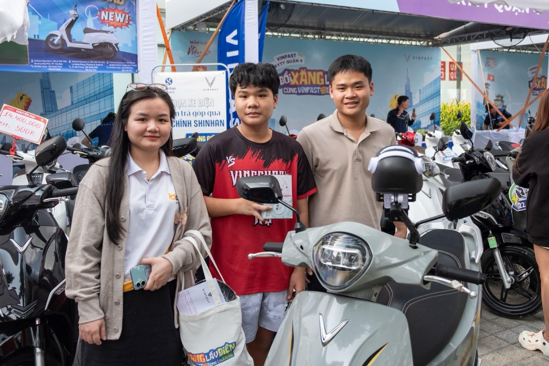 “Đổi xăng lấy điện” sôi động ở 3 miền: Cả nhà rủ nhau lên đời xe điện - Ảnh 3. “Đổi xăng lấy điện” sôi động ở 3 miền: Cả nhà rủ nhau lên đời xe điện - Ảnh 3.