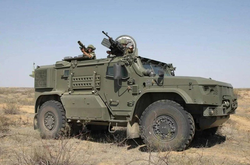 Sản xuất h&agrave;ng loạt Xe thiết gi&aacute;p ph&ograve;ng kh&ocirc;ng Typhoon - PVO bảo vệ lực lượng Nga - Ảnh 1.