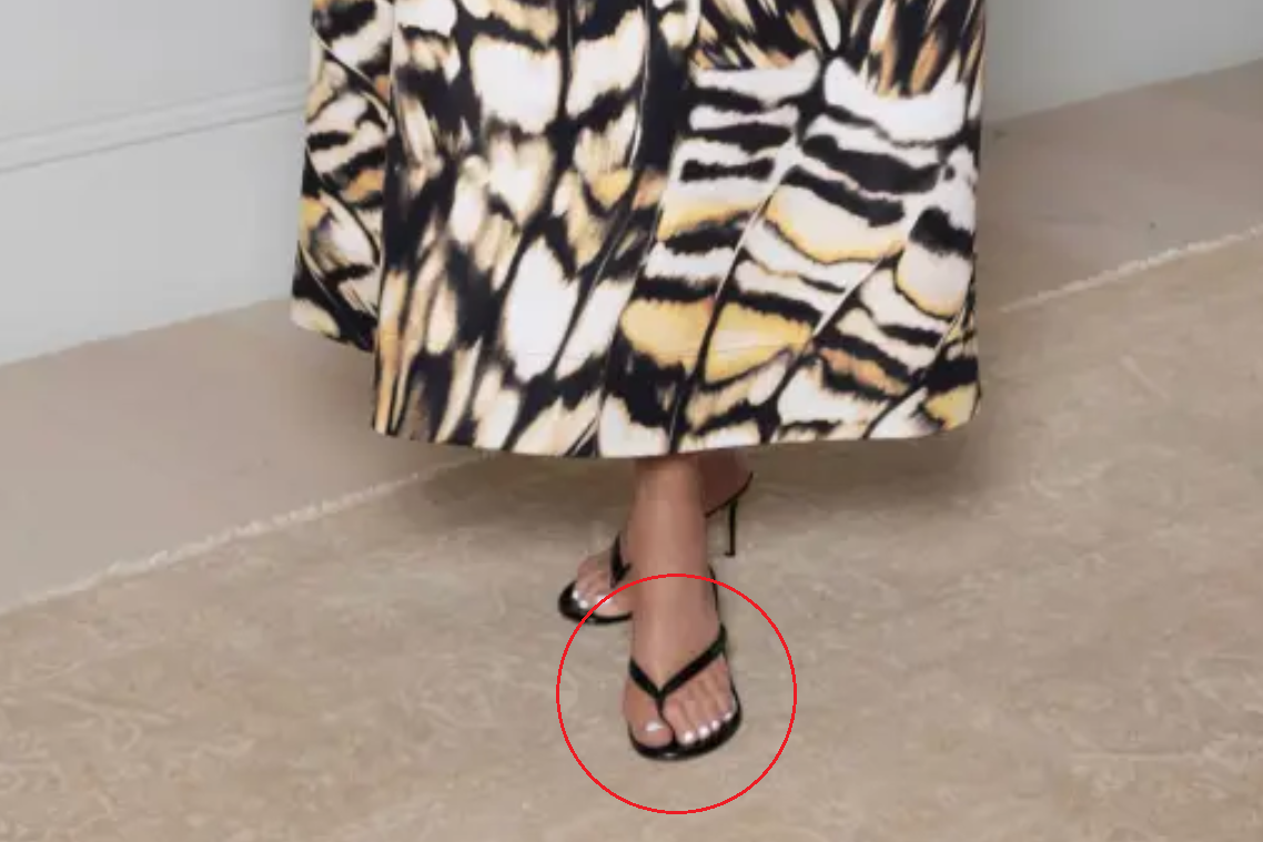 Nhà Kardashian - Jenner bị bóc mẽ nhan sắc giả dối: Từ mẹ đến con đều "cà ảnh" đến dị dạng bộ phận này- Ảnh 2. Nhà Kardashian - Jenner bị bóc mẽ nhan sắc giả dối: Từ mẹ đến con đều "cà ảnh" đến dị dạng bộ phận này- Ảnh 2.