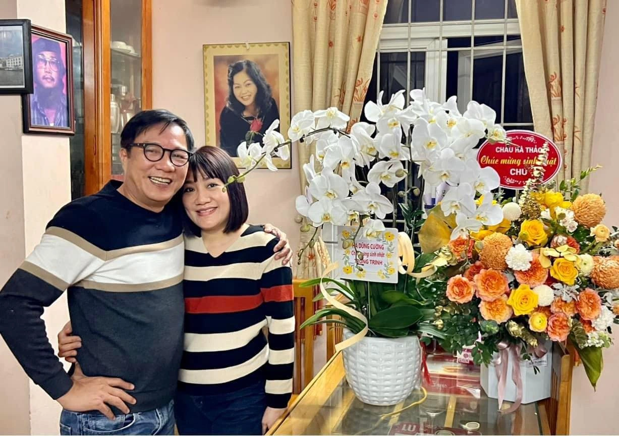 Nam NSND ở chung cư đường Nguyễn Xiển, U70 cực phong độ, viên mãn bên vợ trẻ sau 1 lần đổ vỡ hôn nhân - Ảnh 2.