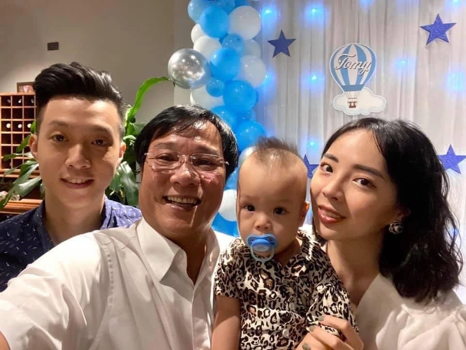 Nam NSND ở chung cư đường Nguyễn Xiển, U70 cực phong độ, viên mãn bên vợ trẻ sau 1 lần đổ vỡ hôn nhân - Ảnh 4.