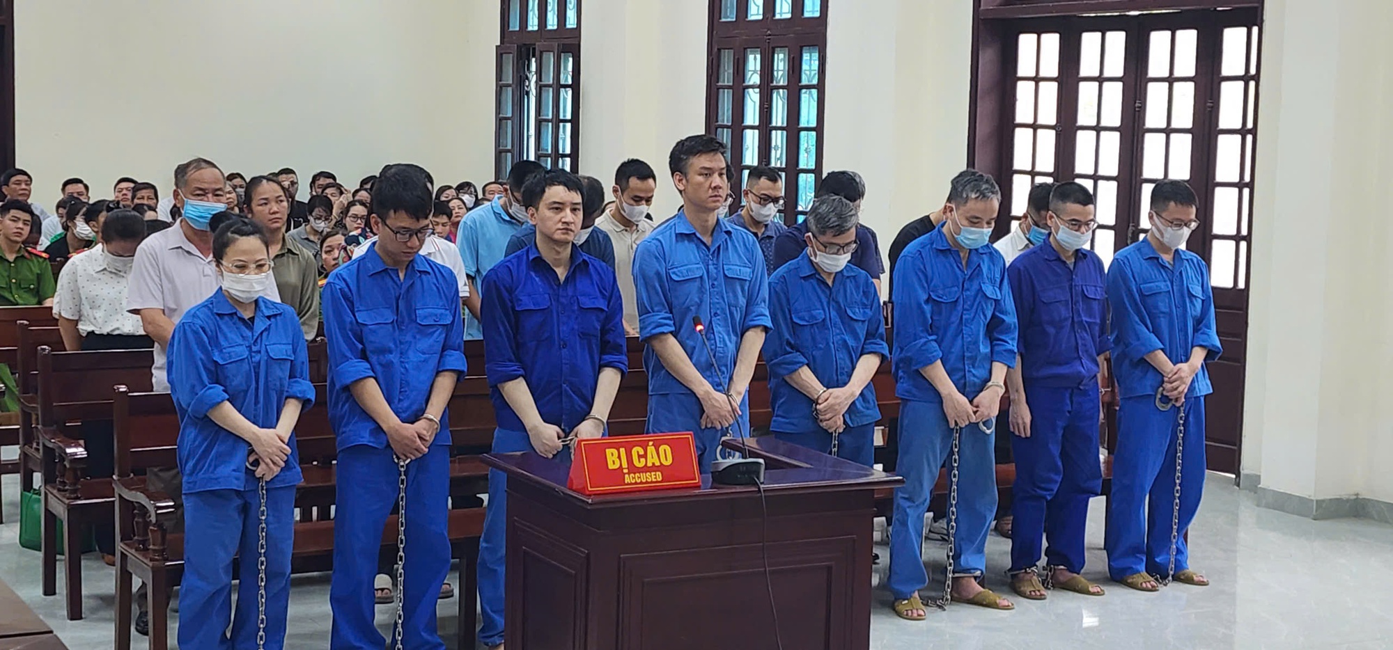 Xét xử cán bộ Hải quan tiếp tay buôn lậu tại Hải Phòng - Ảnh 2.