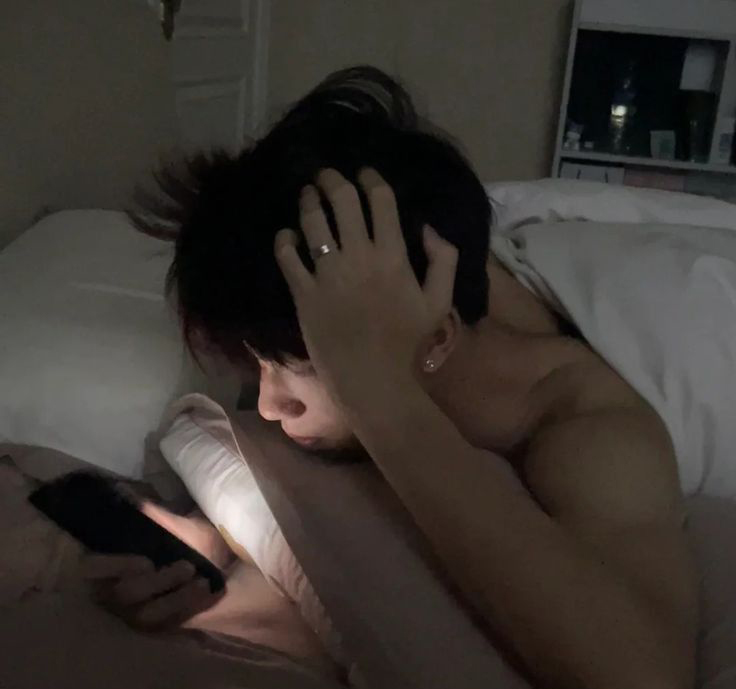 5 thói quen "PHÁ THẬN" nhanh không kém gì nhịn tiểu hay lười uống nước, 2 cái đầu tiên hiếm ai ngờ đến - Ảnh 1.