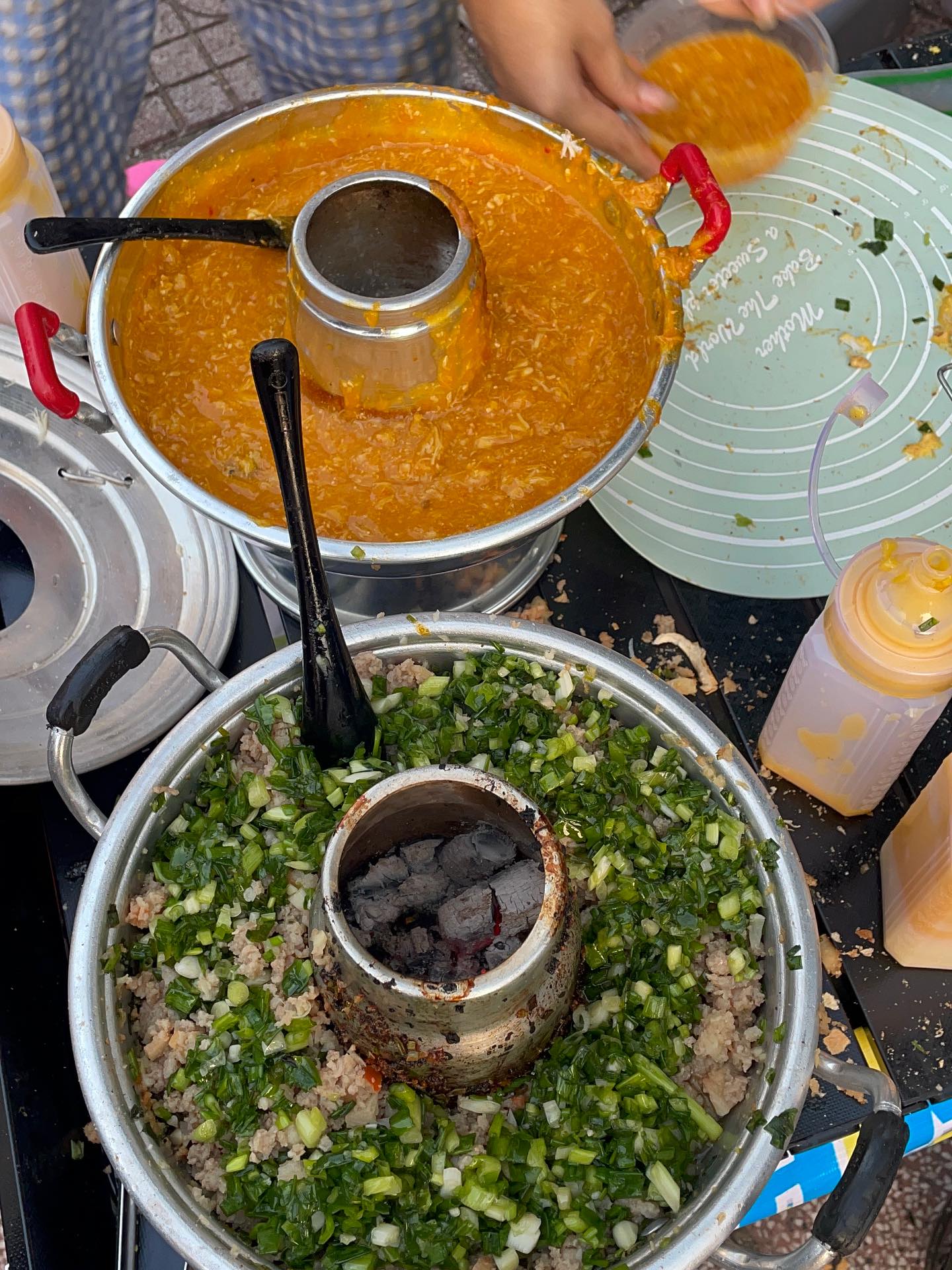 C&ocirc; b&eacute; 14 tuổi ở TPHCM g&acirc;y sốt với m&oacute;n b&aacute;nh m&igrave; gạch cua, chỉ mở b&aacute;n đ&uacute;ng 2 tiếng l&agrave; hết sạch 600 phần!- Ảnh 8.