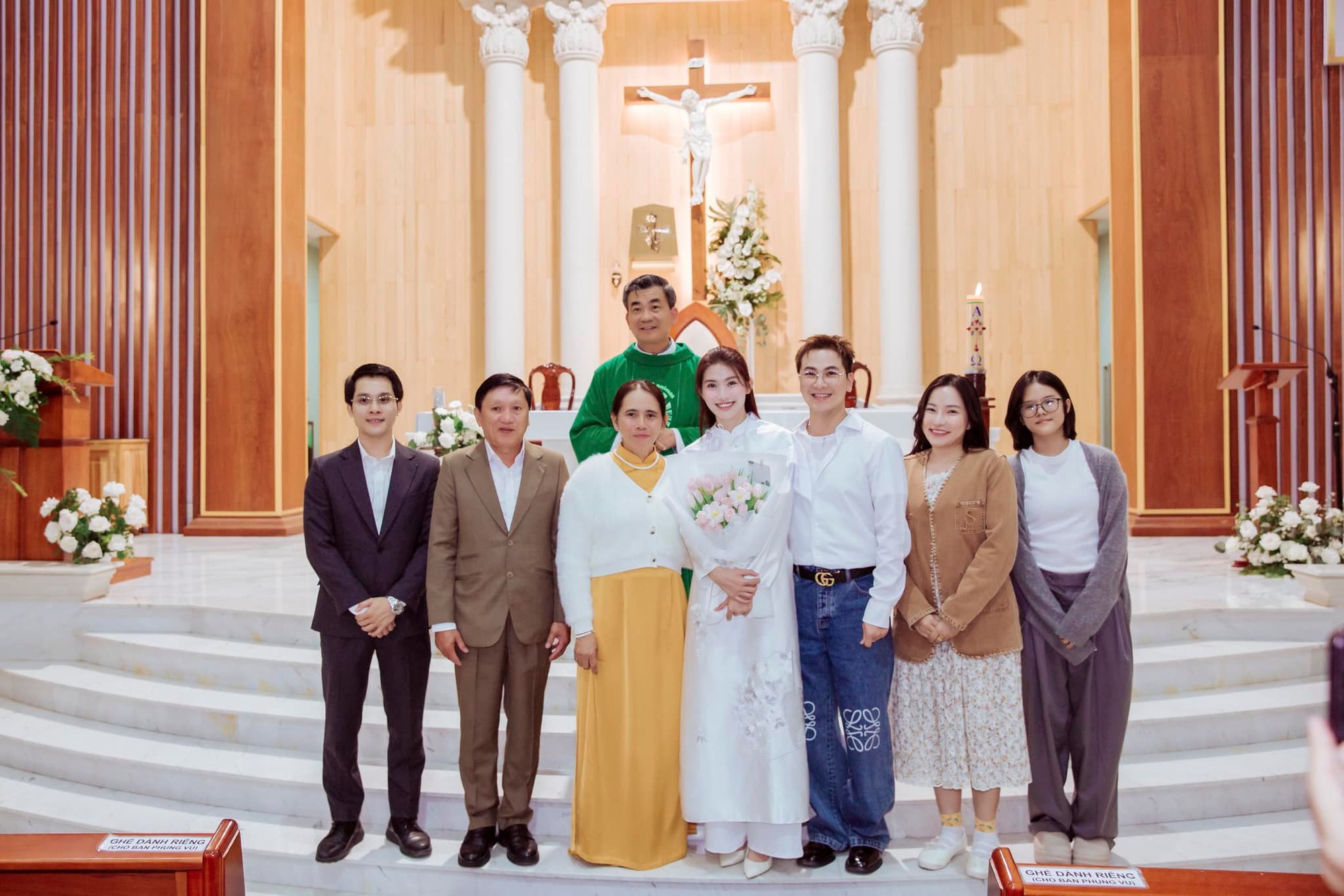 Á hậu Chế Nguyễn Quỳnh Châu lấy chồng gia thế khủng- Ảnh 2. Á hậu Chế Nguyễn Quỳnh Châu lấy chồng gia thế khủng- Ảnh 2.