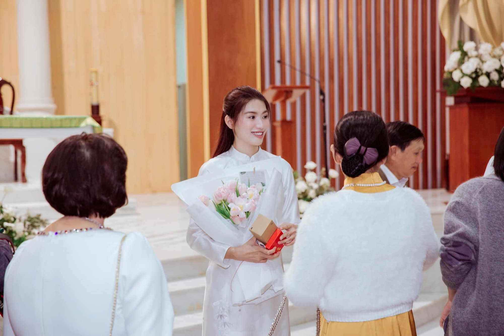 Á hậu Chế Nguyễn Quỳnh Châu lấy chồng gia thế khủng- Ảnh 3. Á hậu Chế Nguyễn Quỳnh Châu lấy chồng gia thế khủng- Ảnh 3.