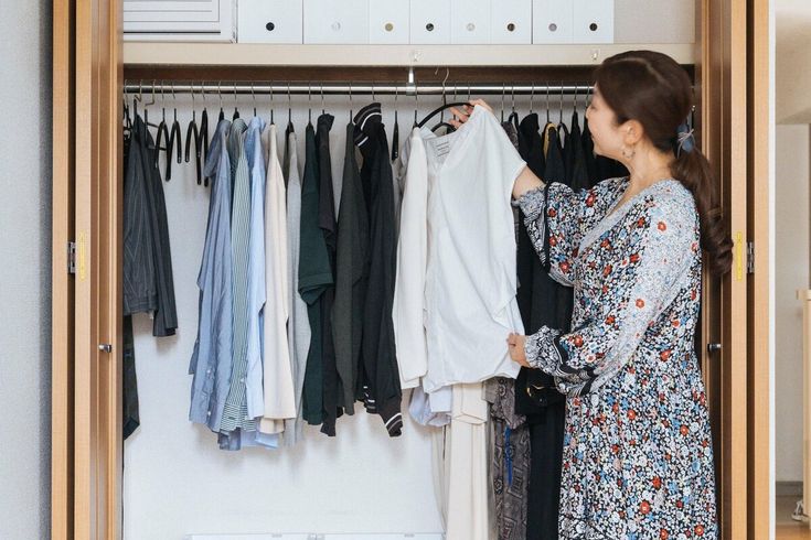 Tủ đồ tối giản bắt đầu từ đây: 5 món quần áo càng giữ càng phí tiền và diện tích- Ảnh 3.