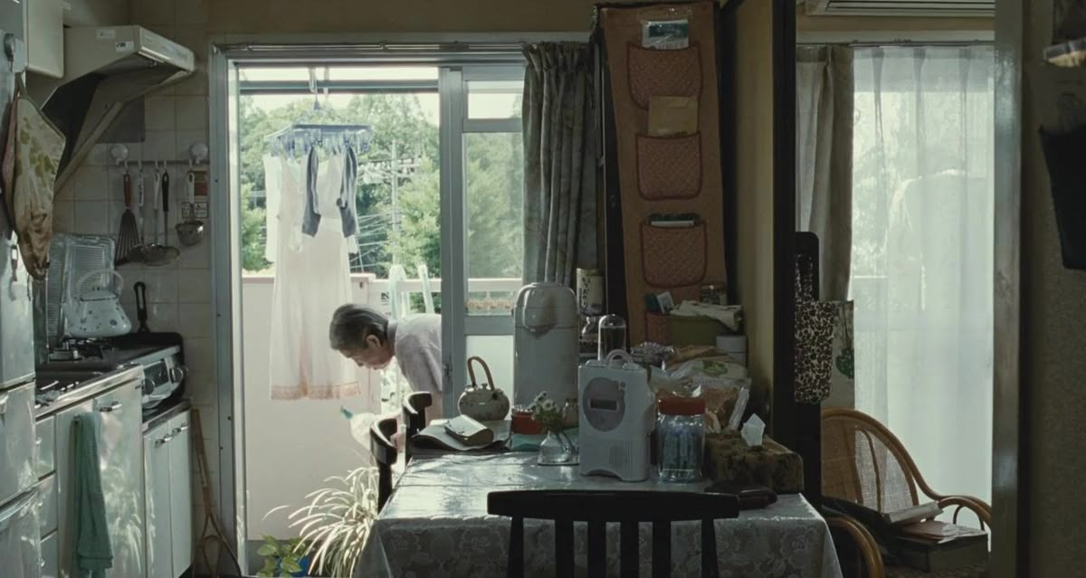 Bố dượng đến ph&ograve;ng trọ 20m2 của con g&aacute;i, thấy chiếc quần lạ th&igrave; bắt con l&agrave;m một việc cả đời kh&ocirc;ng nghĩ đến- Ảnh 2.