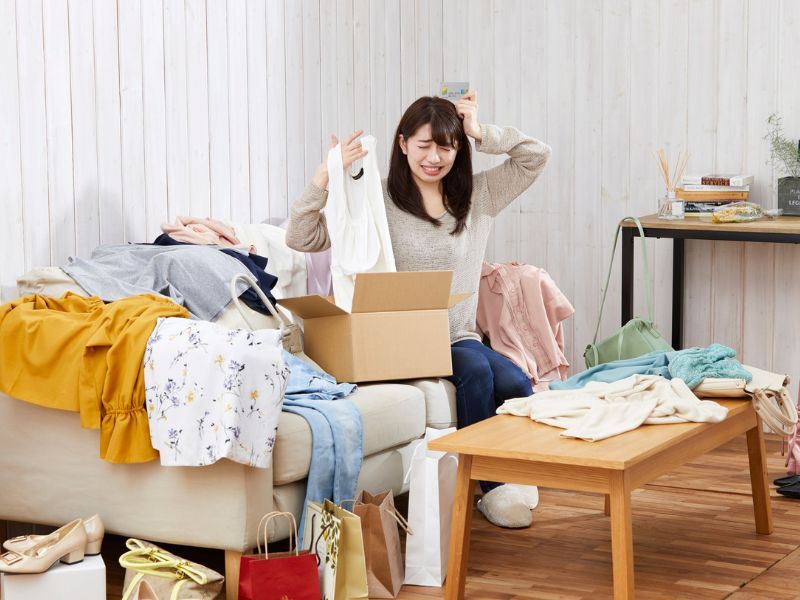 Tủ đồ tối giản bắt đầu từ đây: 5 món quần áo càng giữ càng phí tiền và diện tích- Ảnh 1.