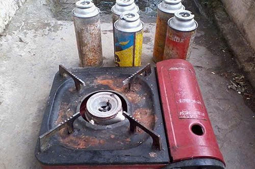 Người đàn ông bị tổn thương nghiêm trọng vùng kín do nổ bình ga mini - Ảnh 1.