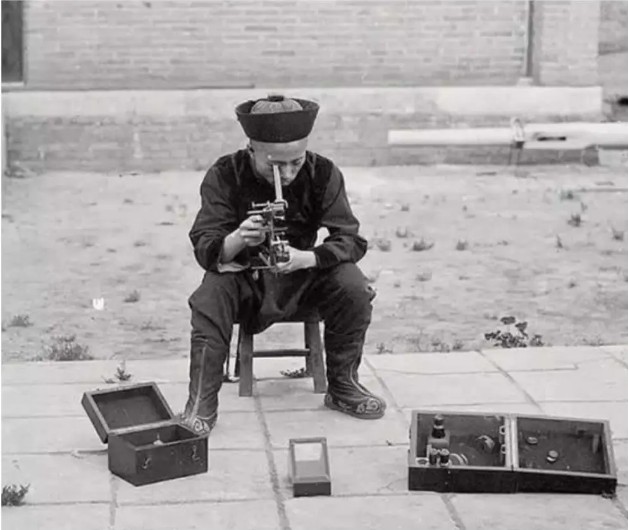 6 bức hình hiếm cuối thời nhà Thanh: Ảnh tiểu thư khuê các trở nên đặc biệt nhờ hiệu ứng từ vật dụng này- Ảnh 5. 6 bức hình hiếm cuối thời nhà Thanh: Ảnh tiểu thư khuê các trở nên đặc biệt nhờ hiệu ứng từ vật dụng này- Ảnh 5.