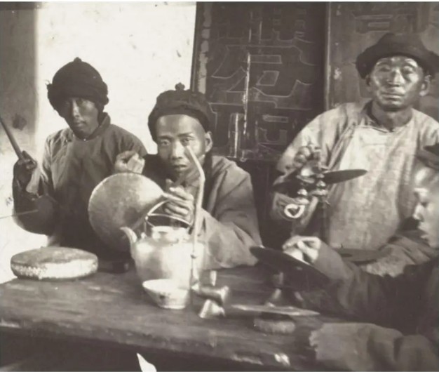 6 bức hình hiếm cuối thời nhà Thanh: Ảnh tiểu thư khuê các trở nên đặc biệt nhờ hiệu ứng từ vật dụng này- Ảnh 6. 6 bức hình hiếm cuối thời nhà Thanh: Ảnh tiểu thư khuê các trở nên đặc biệt nhờ hiệu ứng từ vật dụng này- Ảnh 6.