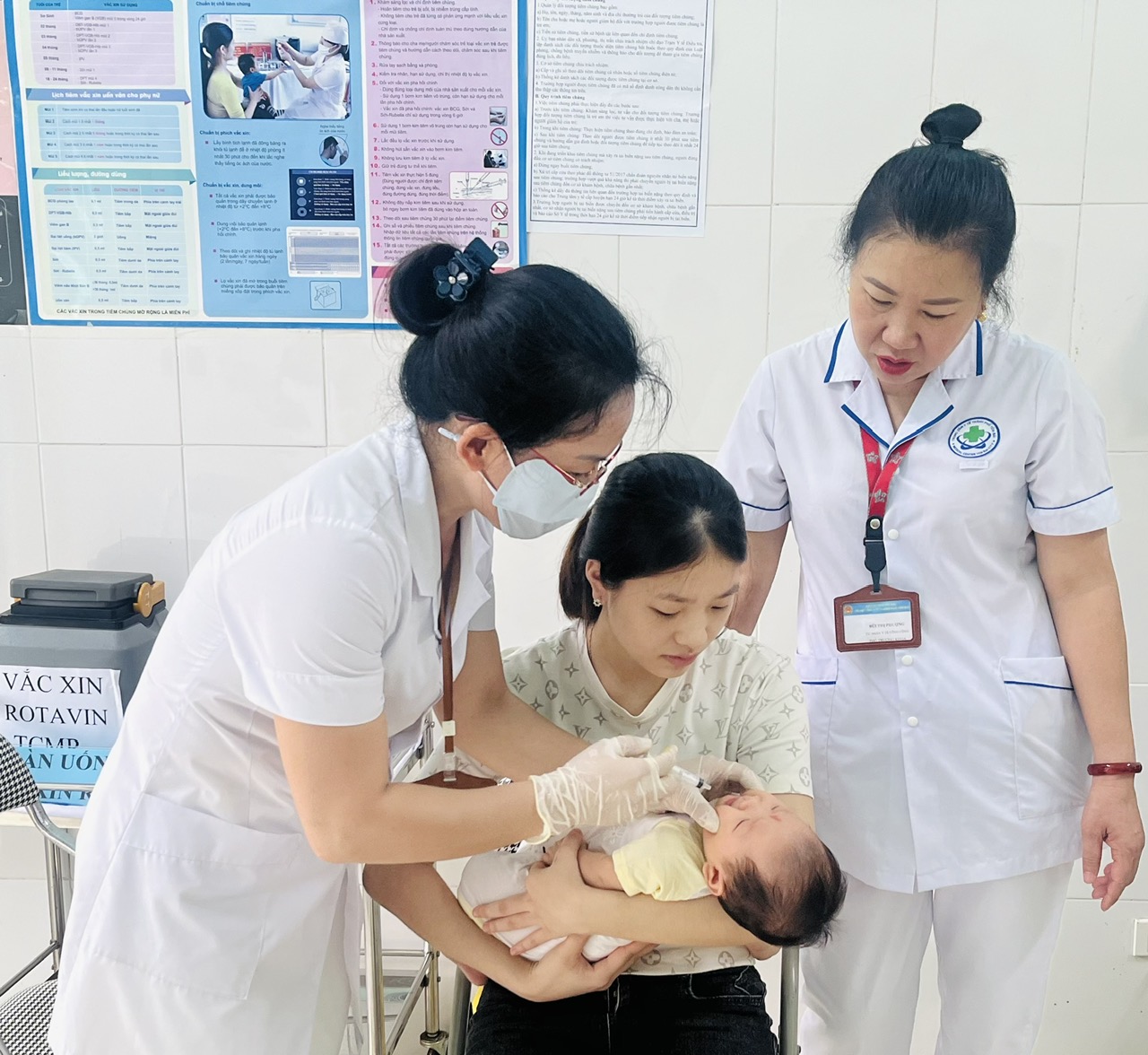 Trẻ em cả nước được uống miễn phí vắc-xin Rota đắt tiền- Ảnh 2. Trẻ em cả nước được uống miễn phí vắc-xin Rota đắt tiền- Ảnh 2.