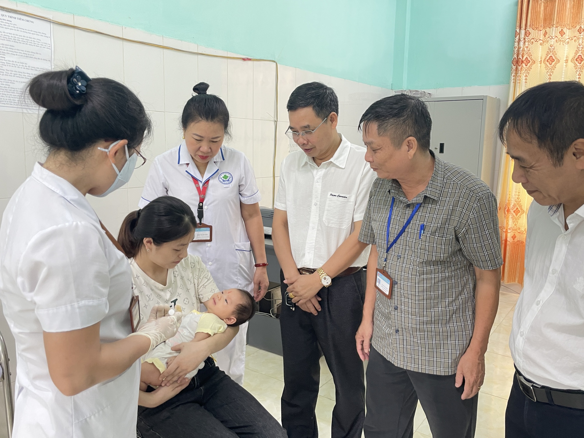 Trẻ em cả nước được uống miễn phí vắc-xin Rota đắt tiền- Ảnh 1. Trẻ em cả nước được uống miễn phí vắc-xin Rota đắt tiền- Ảnh 1.