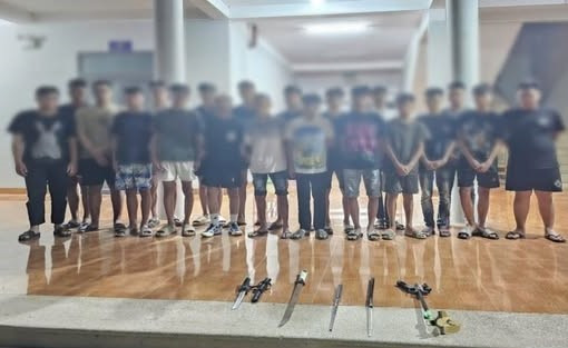 Bắt giữ 22 đối tượng mang hung khí gây rối trật tự tại Hà Nội - Ảnh 1.