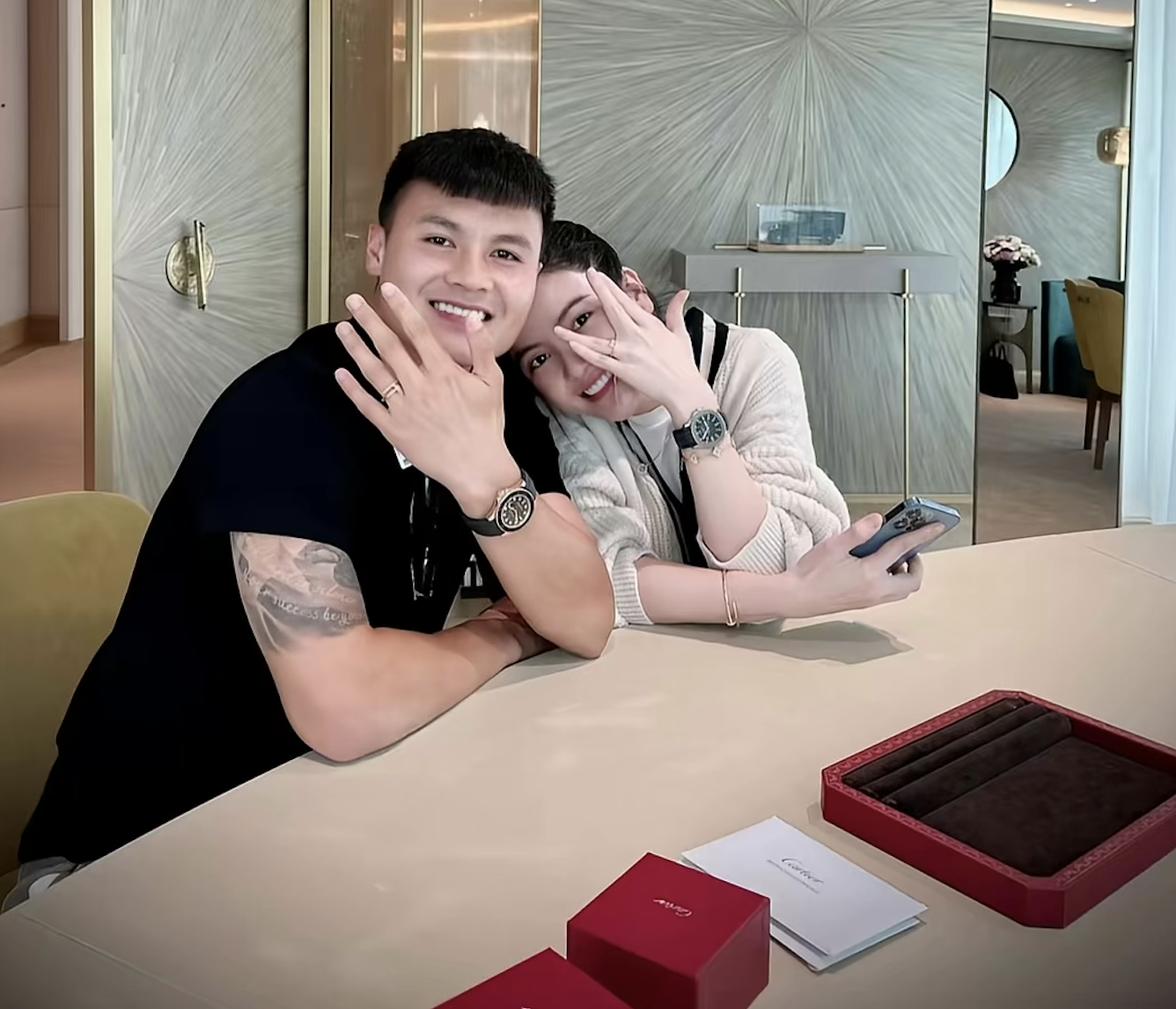 Netizen so s&aacute;nh c&aacute;ch Quang Hải bảo vệ Chu Thanh Huyền với Chủ tịch Vbiz im lặng mặc n&agrave;ng thơ bị toxic suốt 4 năm- Ảnh 13.