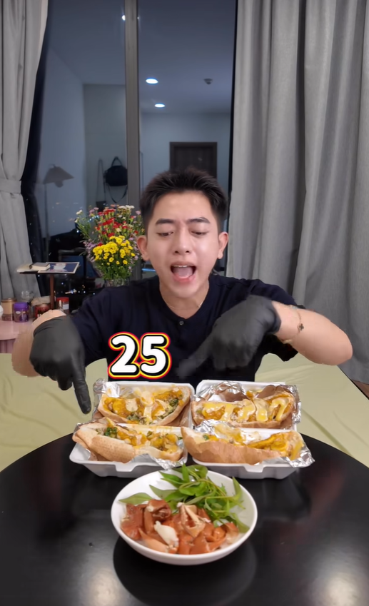 C&ocirc; b&eacute; 14 tuổi ở TPHCM g&acirc;y sốt với m&oacute;n b&aacute;nh m&igrave; gạch cua, chỉ mở b&aacute;n đ&uacute;ng 2 tiếng l&agrave; hết sạch 600 phần!- Ảnh 10.