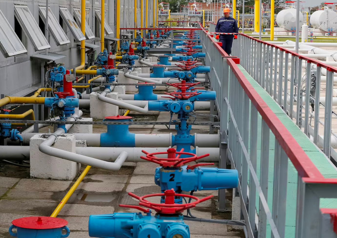 Dự trữ khí đốt của Ukraine xuống mức thấp nhất trong hơn 1 thập kỷ, chỉ còn hơn 30% trong khi mùa đông khắc nghiệt đang đến gần - Ảnh 1.