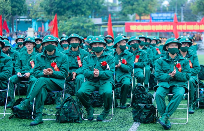 Bé trai 15 tháng tuổi nhập viện do uống tinh dầu đuổi muỗi gây tổn thương phổi nặng - Ảnh 1.