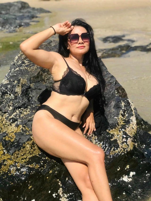 Mẹ đơn thân là nữ hoàng cảnh nóng, U50 vẫn được bạn trai yêu say đắm như tuổi 18 - Ảnh 5.