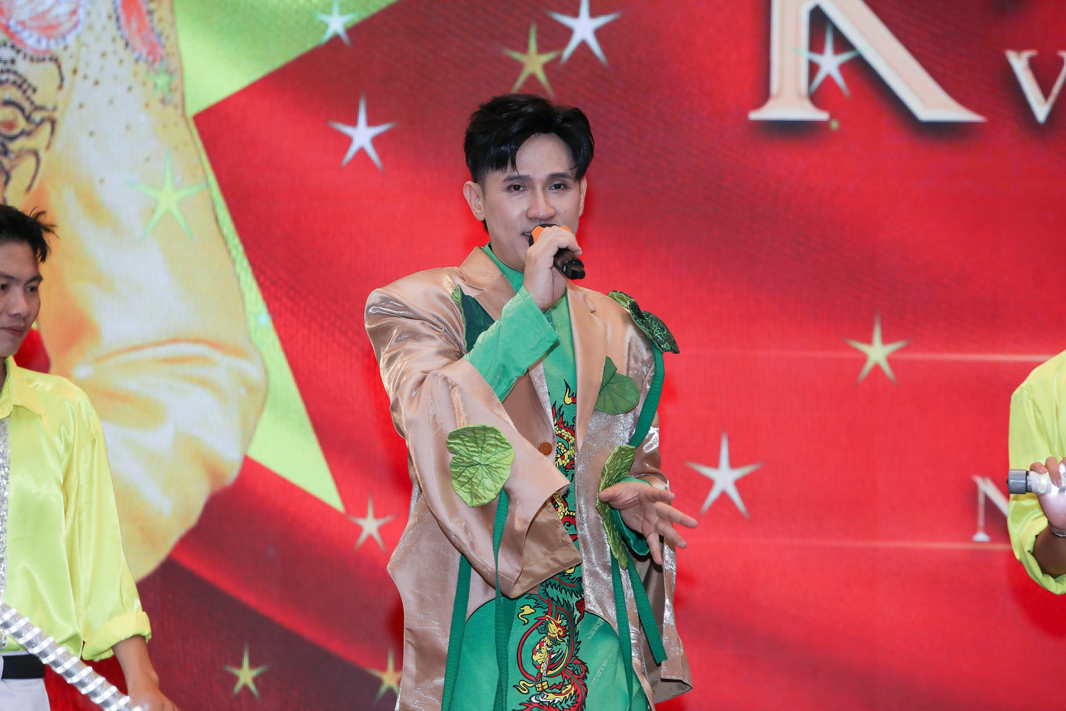 Nam ca sĩ nổi tiếng tuổi 50 bật khóc "xin show": Tôi hứa là không đòi hỏi cát-xê gì đâu! - Ảnh 2.
