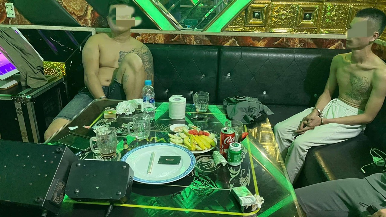 Bắt quả tang Nhóm thanh niên sử dụng ma túy tại phòng hát VIP 5 karaoke P . S - Ảnh 1.