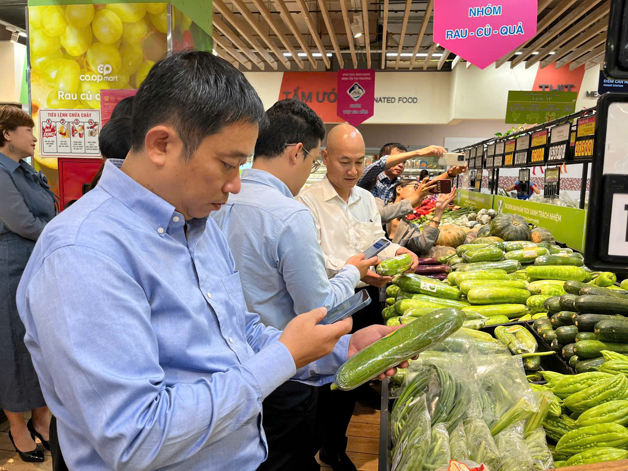 Gắn tick xanh tr&aacute;ch nhiệm l&ecirc;n sản phẩm thực phẩm: Người ti&ecirc;u d&ugrave;ng chọn sự minh bạch - Ảnh 2.