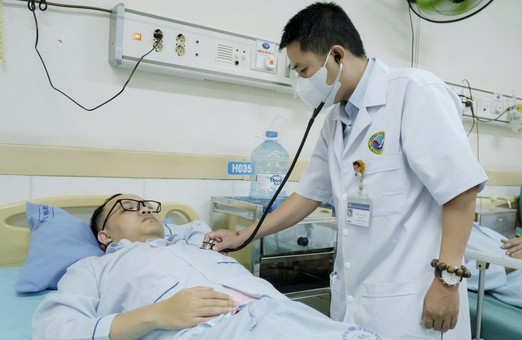 Giây phút người đàn ông ngừng thở và màn cứu sống ngoạn mục tại Đà Nẵng - Ảnh 1.