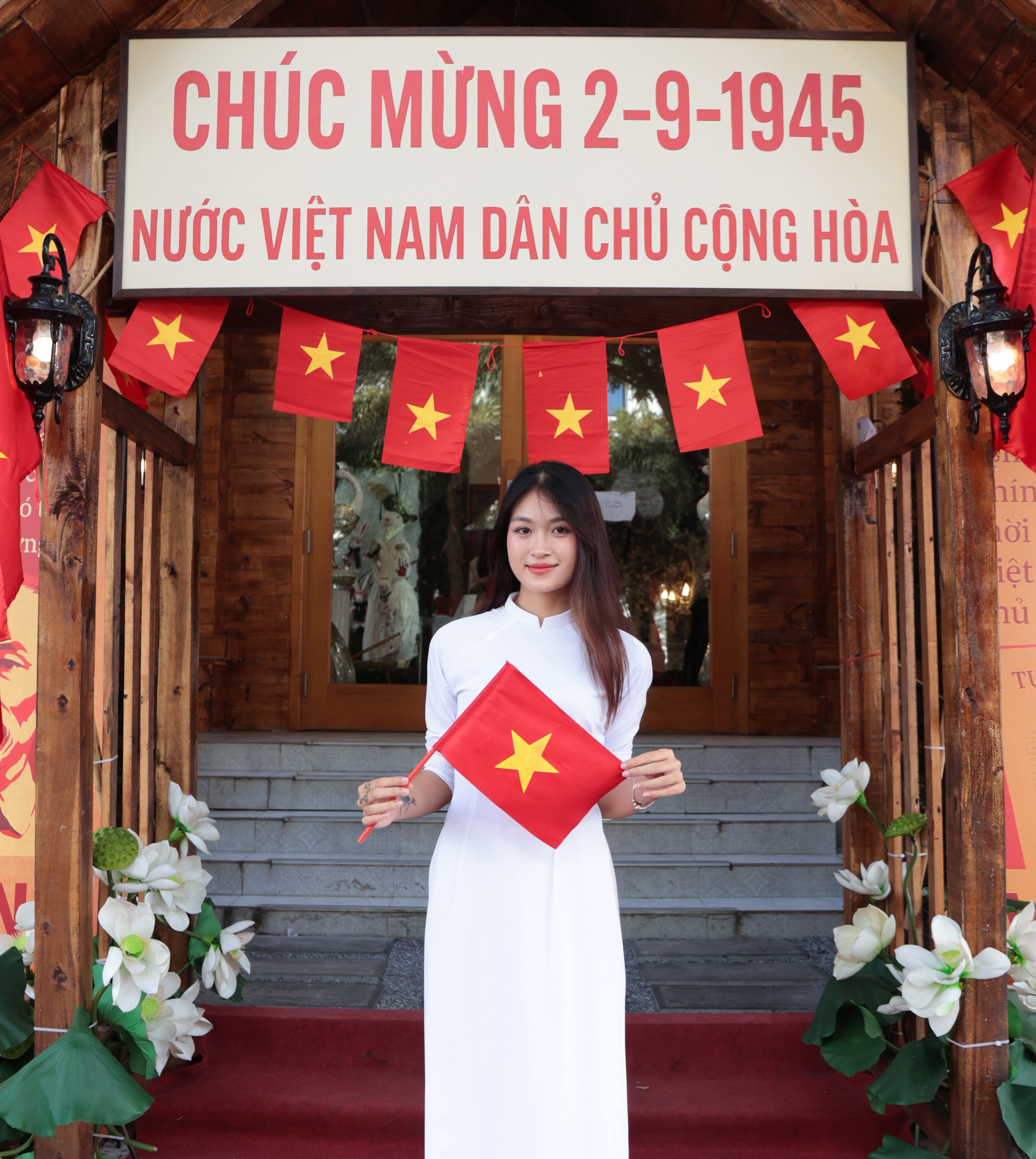 Hà Nội rực rỡ chào mừng Quốc khánh 2 / 9 với quán cà phê mang đậm dấu ấn lịch sử - Ảnh 11.