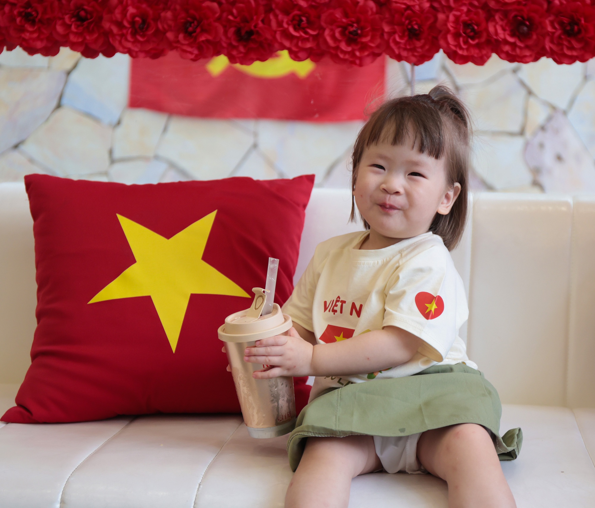 Hà Nội rực rỡ chào mừng Quốc khánh 2 / 9 với quán cà phê mang đậm dấu ấn lịch sử - Ảnh 17.