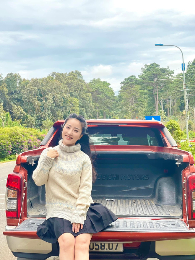 Giọng đọc miền Nam hiếm hoi trong lễ diễu binh 2/9: Là Thượng úy, mẹ 3 con vẫn xinh đẹp - Ảnh 2.