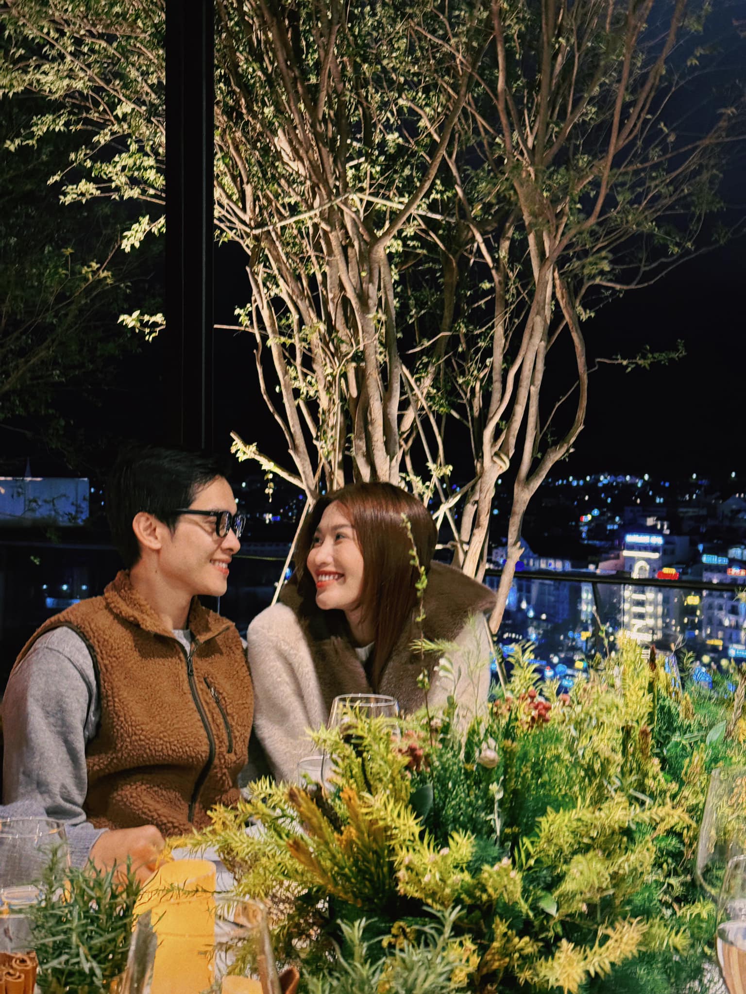 Chồng sắp cưới của Á hậu Chế Nguyễn Quỳnh Châu: Doanh nhân kín tiếng, visual và gia thế "không phải dạng vừa" - Ảnh 4.