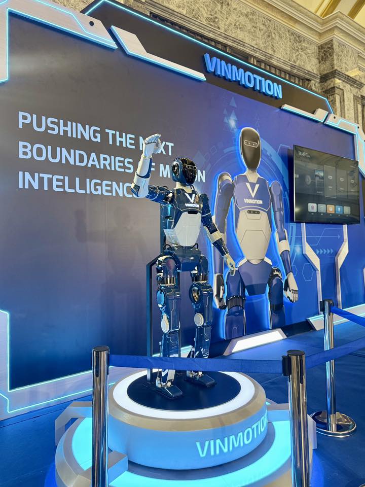 Lộ hình ảnh robot hình người 'Made in Vietnam' của tỷ phú Phạm Nhật Vượng xuất hiện thực tế, nhảy chào mừng sinh nhật Tập đoàn Vingroup - Ảnh 4.