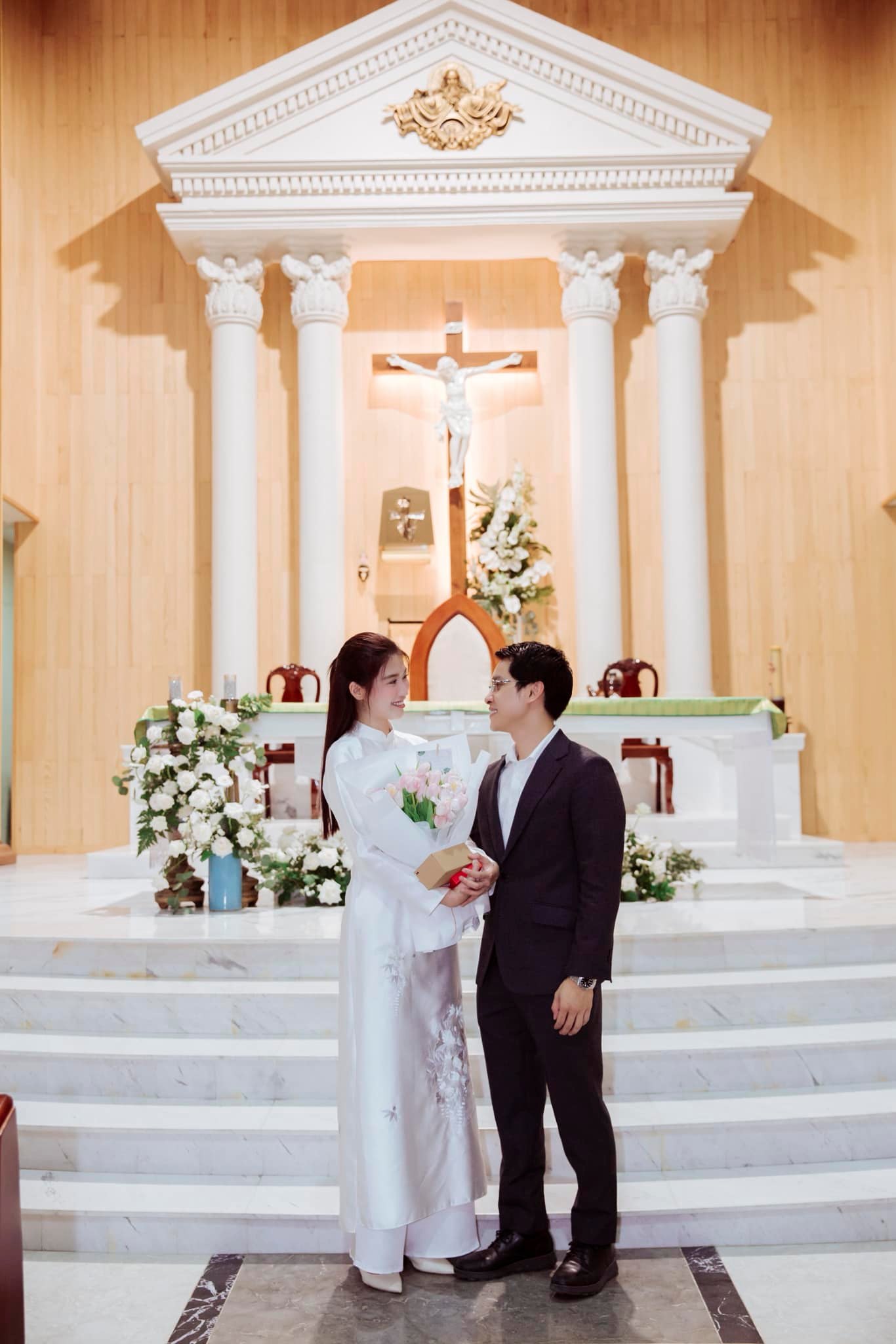 Chồng sắp cưới của Á hậu Chế Nguyễn Quỳnh Châu: Doanh nhân kín tiếng, visual và gia thế "không phải dạng vừa" - Ảnh 1.