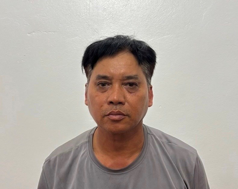 M&acirc;u thuẫn c&aacute; nh&acirc;n, người đ&agrave;n &ocirc;ng ph&oacute;ng hỏa đốt m&aacute;y x&uacute;c trả th&ugrave;- Ảnh 1.