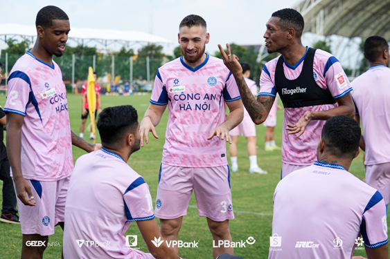 V-League 2025-2026: Nhiều ngoại binh, cầu thủ Việt kiều góp mặt - Ảnh 1. V-League 2025-2026: Nhiều ngoại binh, cầu thủ Việt kiều góp mặt - Ảnh 1.