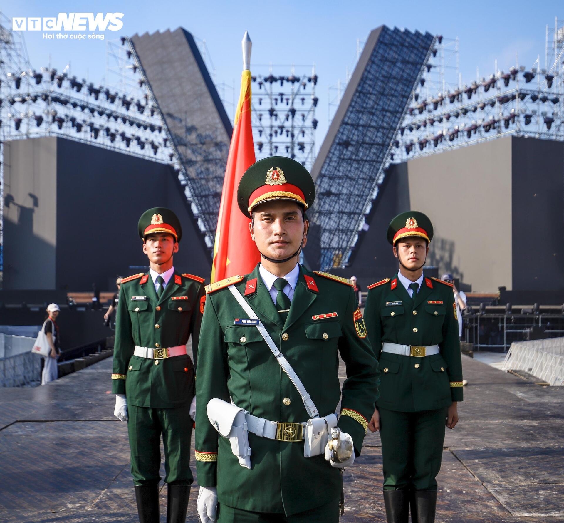 68 Quân nhân duyệt binh tại Nga luyện tập cho đêm nhạc ' Tổ quốc trong tim ' - Ảnh 9.