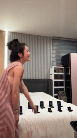 Chu Thanh Huyền mua 9 hộp trang sức rồi "nịnh" Quang Hải trả tiền, tuy&ecirc;n bố muốn giống Triệu Lộ Tư - Ảnh 1.