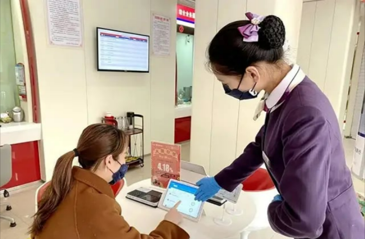 Người phụ nữ mất 10,9 tỷ đồng khi gửi tiết kiệm: Ngân hàng cũng là nạn nhân - Ảnh 1.