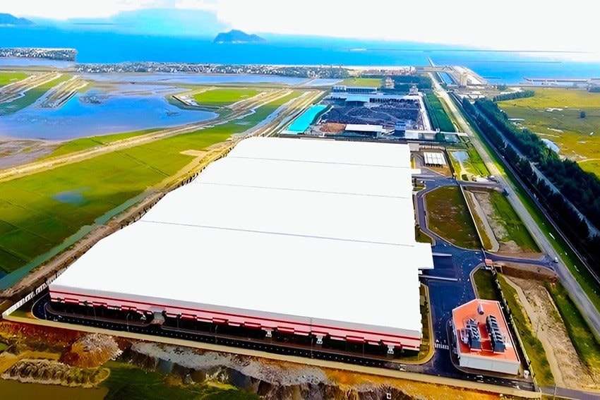Điện mặt trời quy mô lớn sẽ đồng loạt triển khai cho các nhà máy VinFast và nhà máy pin: Giá trị cực lớn! - Ảnh 2.