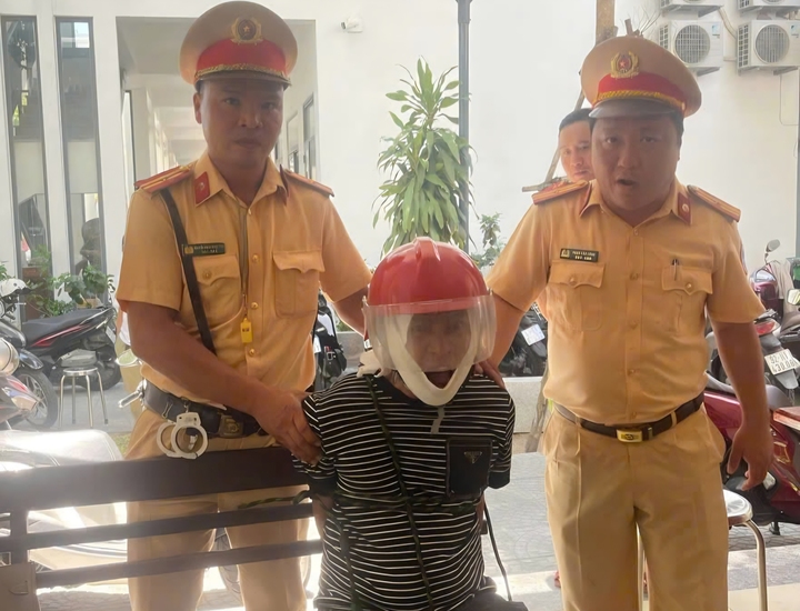 Tài xế Grab thông minh thoát kẻ ngáo đá nhờ chốt CSGT Tại Đà Nẵng - Ảnh 1.
