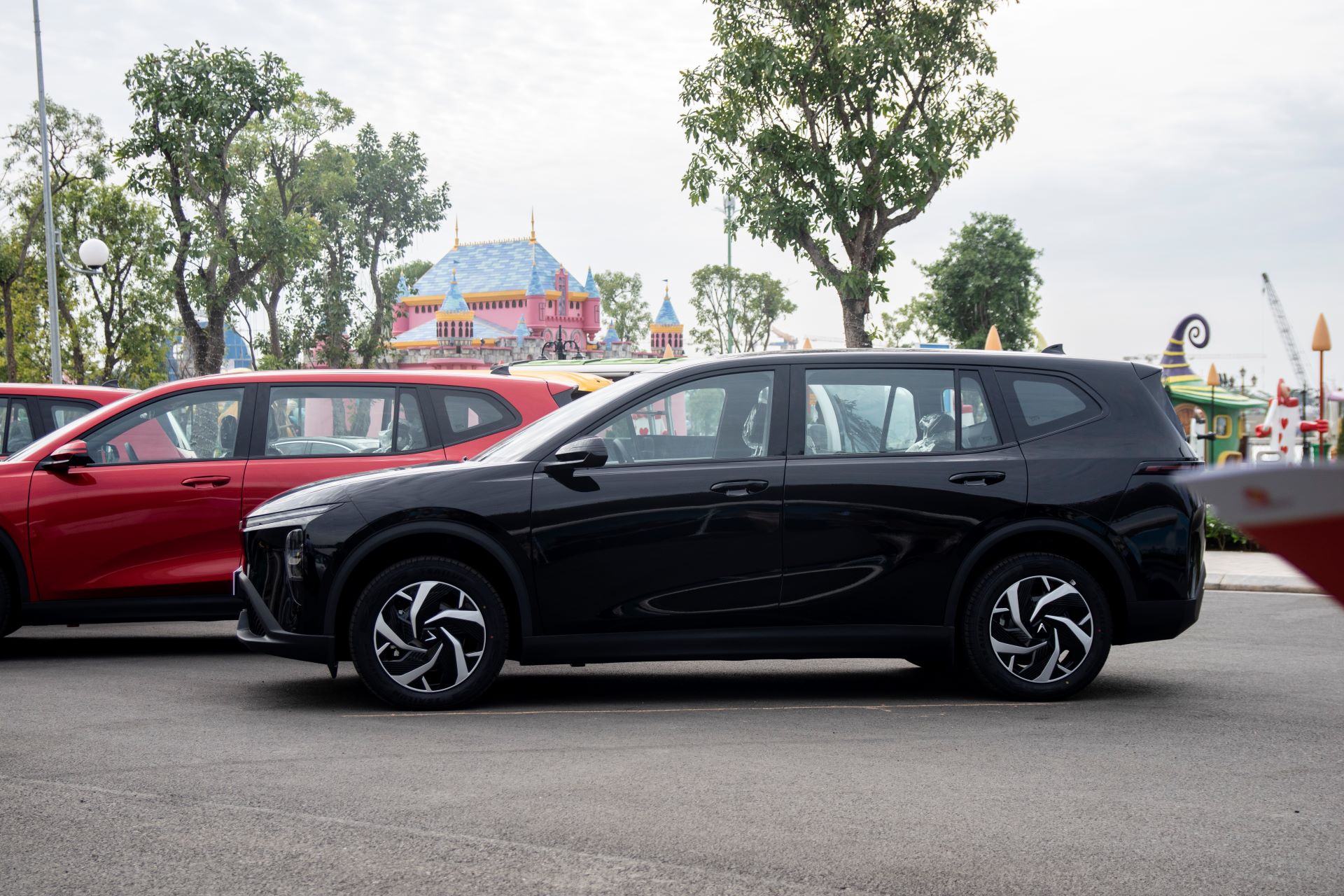 Kh&aacute;ch h&agrave;ng mua MPV điện Limo Green: &ldquo;Tiết kiệm, chạy đ&egrave;o vẫn bốc, tiềm năng trở th&agrave;nh MPV quốc d&acirc;n&rdquo; - Ảnh 1.