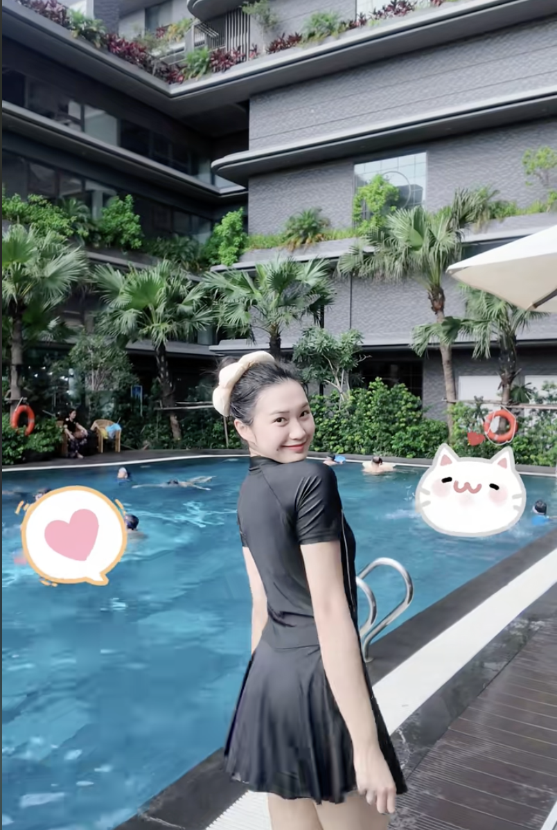 Vợ Đoàn Văn Hậu tung ảnh bikini nóng bỏng, khoe vóc dáng "đồng hồ cát" sau 1 năm "giấu nhẹm" vì sinh con - Ảnh 6. Vợ Đoàn Văn Hậu tung ảnh bikini nóng bỏng, khoe vóc dáng "đồng hồ cát" sau 1 năm "giấu nhẹm" vì sinh con - Ảnh 6.