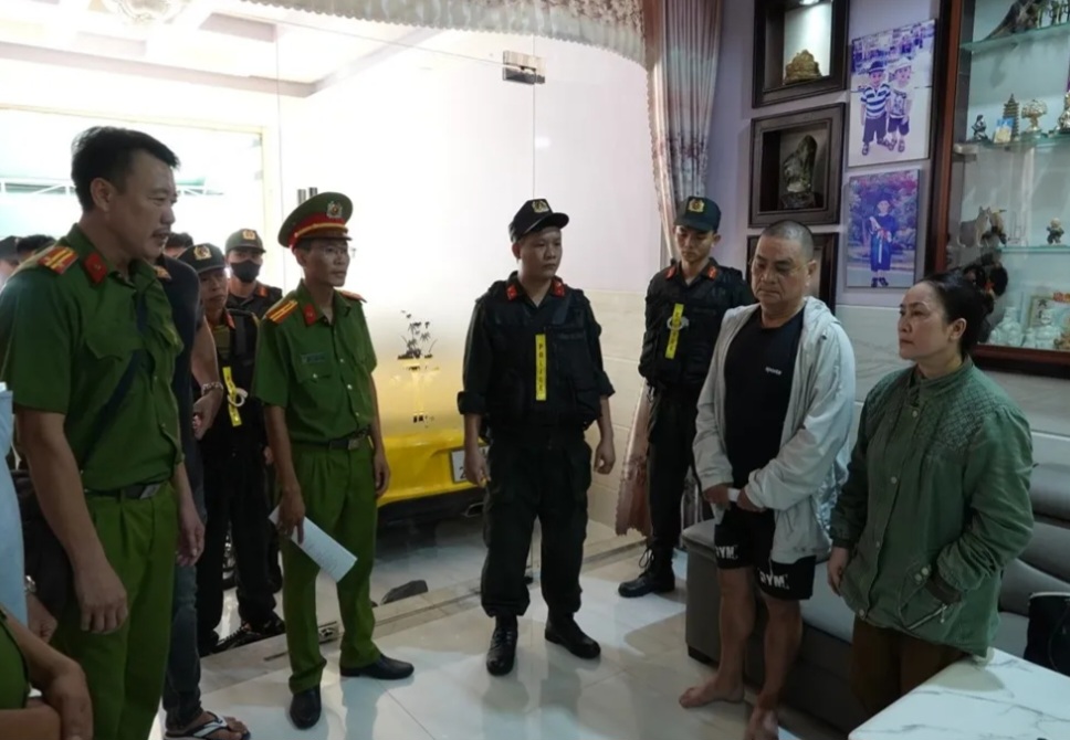 Kh&aacute;m x&eacute;t nh&oacute;m cho vay l&atilde;i nặng ở L&acirc;m Đồng , thu giữ h&agrave;ng tỉ đồng tiền mặt - Ảnh 1.