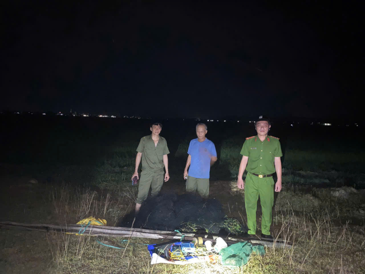 Bí mật tiếng chim lạ ở Tân Gianh và bẫy chim trái phép bị phát hiện - Ảnh 1. Bí mật tiếng chim lạ ở Tân Gianh và bẫy chim trái phép bị phát hiện - Ảnh 1.