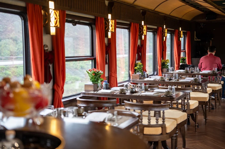 Trải nghiệm chuyến tàu hạng sang xuyên Việt giá tới 220 triệu đồng/người - Ảnh 7.