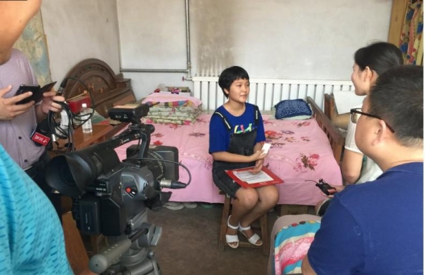 Nữ sinh đạt điểm kỷ lục v&agrave; những c&acirc;u chuyện cảm động về nghị lực sống - Ảnh 2.