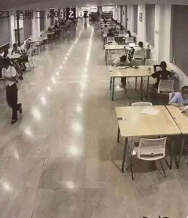 Diễn biến khó ngờ trong vụ nữ sinh "tố" bị bạn học QRTD: Trường chuẩn bị cấp bằng tiến sĩ yêu cầu rà soát toàn bộ hồ sơ- Ảnh 1.